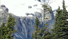 Mt_Ranier_Snowy_Falls