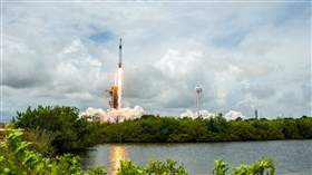 SpaceX Falcon 9 Rocket with Dragon Cargo