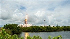 SpaceX Falcon 9 Rocket with Dragon Cargo